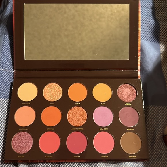 HIPDOT ZION PRESSED PIGMENT PALETTE BRAND NEW! - Picture 2 of 3